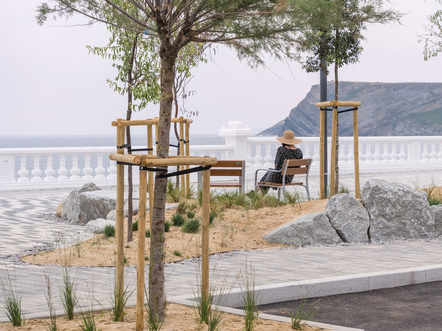 Paseo Marítimo de Comillas por Héctor Navarro + arkhitekton. Fotografía por Imagen Subliminal.