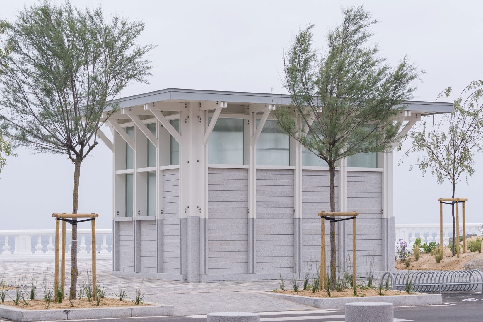 Paseo Marítimo de Comillas por Héctor Navarro + arkhitekton. Fotografía por Imagen Subliminal.