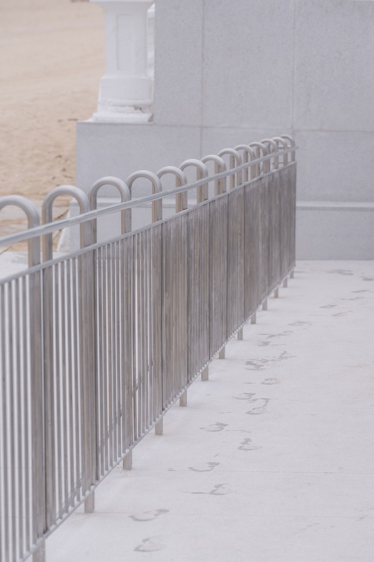 Paseo Marítimo de Comillas por Héctor Navarro + arkhitekton. Fotografía por Imagen Subliminal.