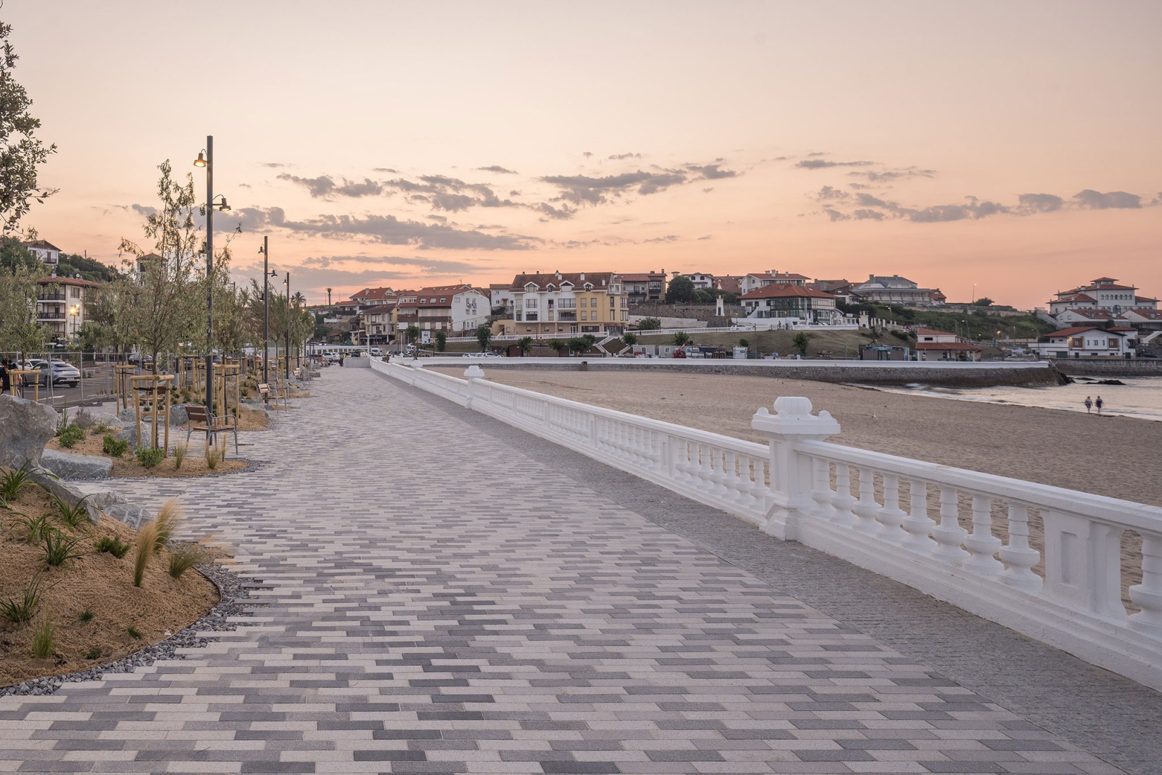 Paseo Marítimo de Comillas por Héctor Navarro + arkhitekton. Fotografía por Imagen Subliminal.