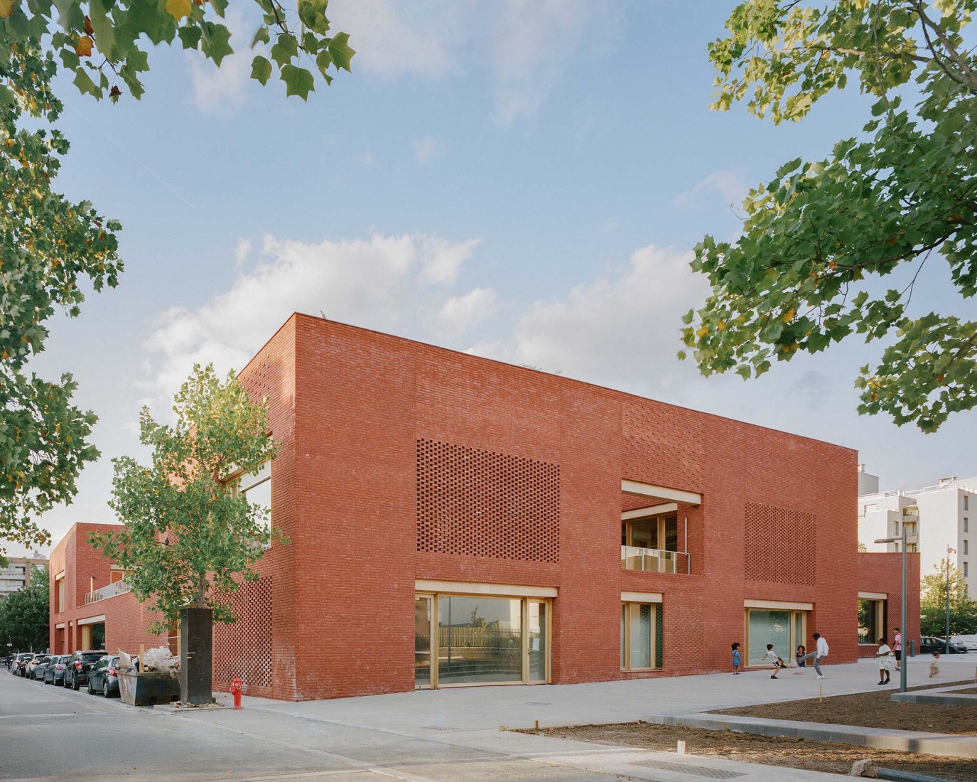 Jacques Prévert Public Services Center by HEMAA. Photograph by Charles Bouchaïb.