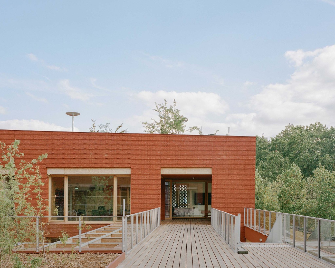 Jacques Prévert Public Services Center by HEMAA. Photograph by Charles Bouchaïb.