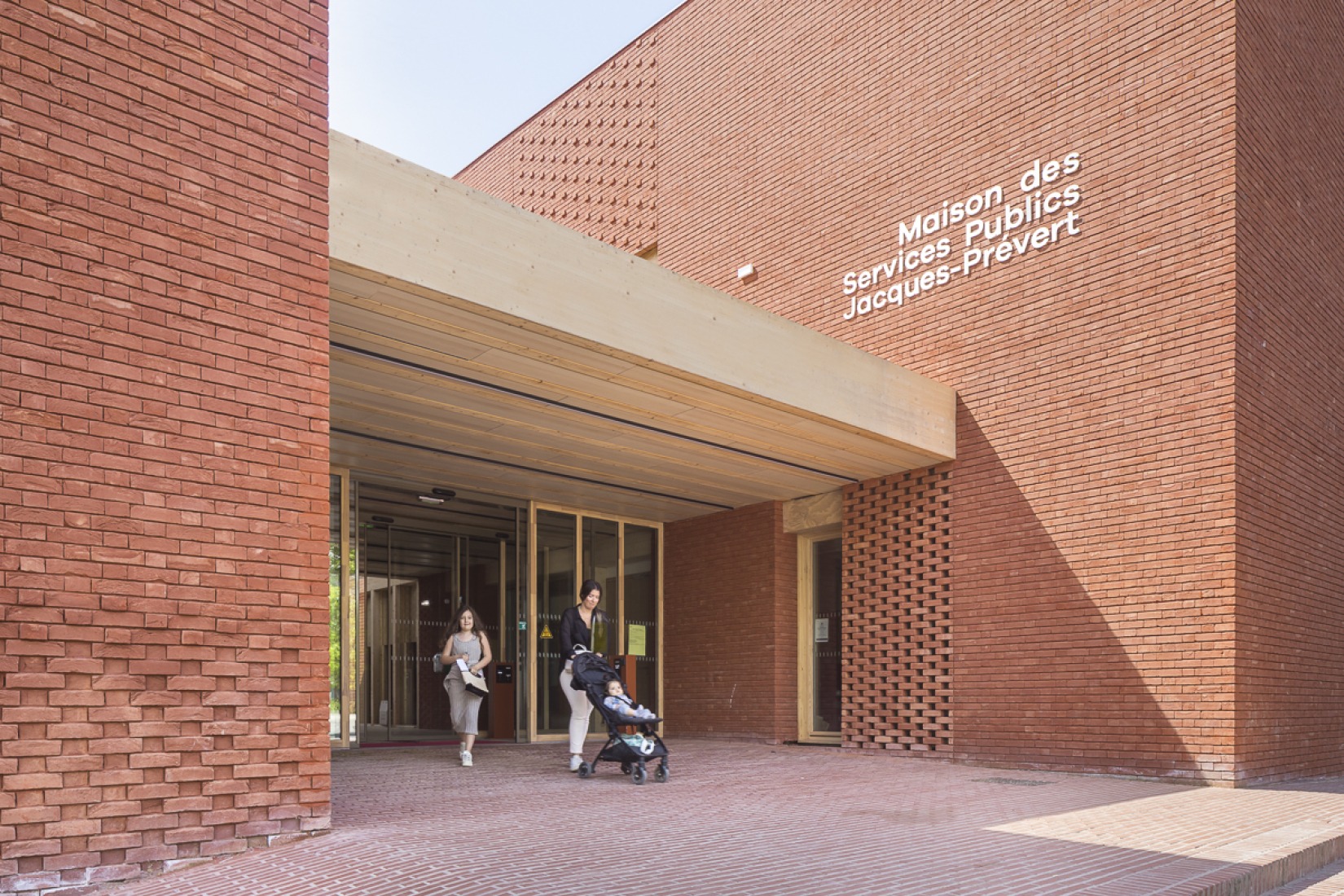 Jacques Prévert Public Services Center by HEMAA. Photograph by Sergio Grazia.
