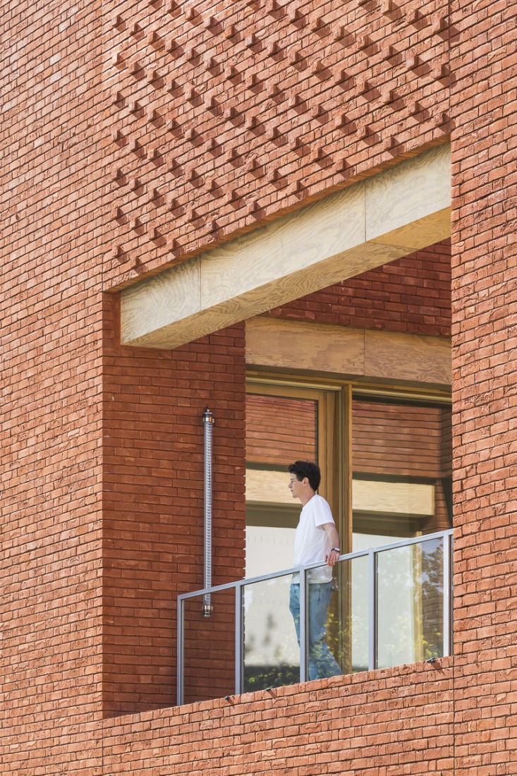 Jacques Prévert Public Services Center by HEMAA. Photograph by Sergio Grazia.