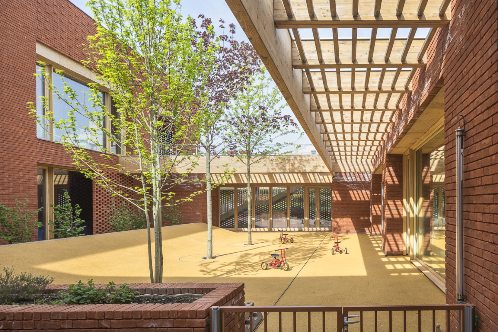 Jacques Prévert Public Services Center by HEMAA. Photograph by Sergio Grazia.