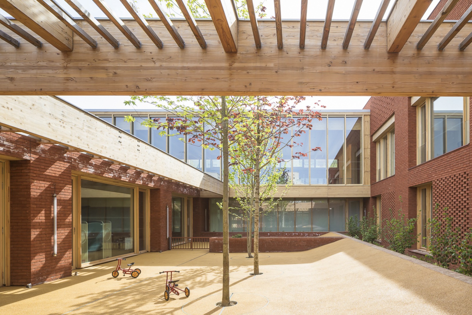 Jacques Prévert Public Services Center by HEMAA. Photograph by Sergio Grazia.