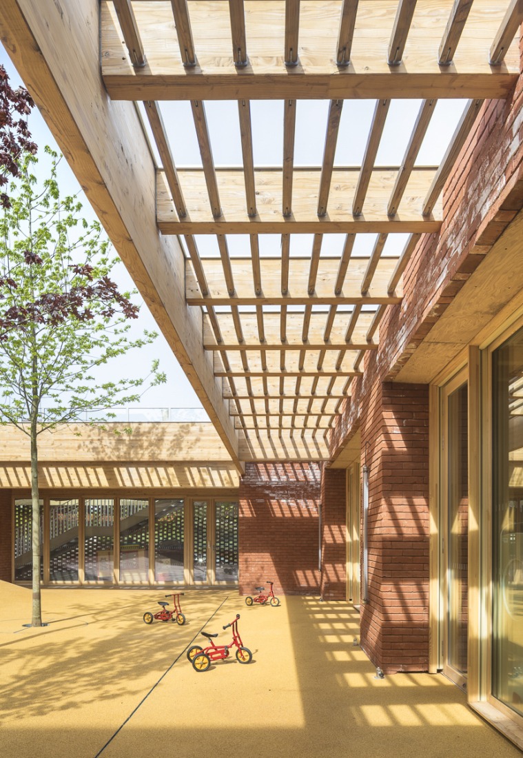 Jacques Prévert Public Services Center by HEMAA. Photograph by Sergio Grazia.