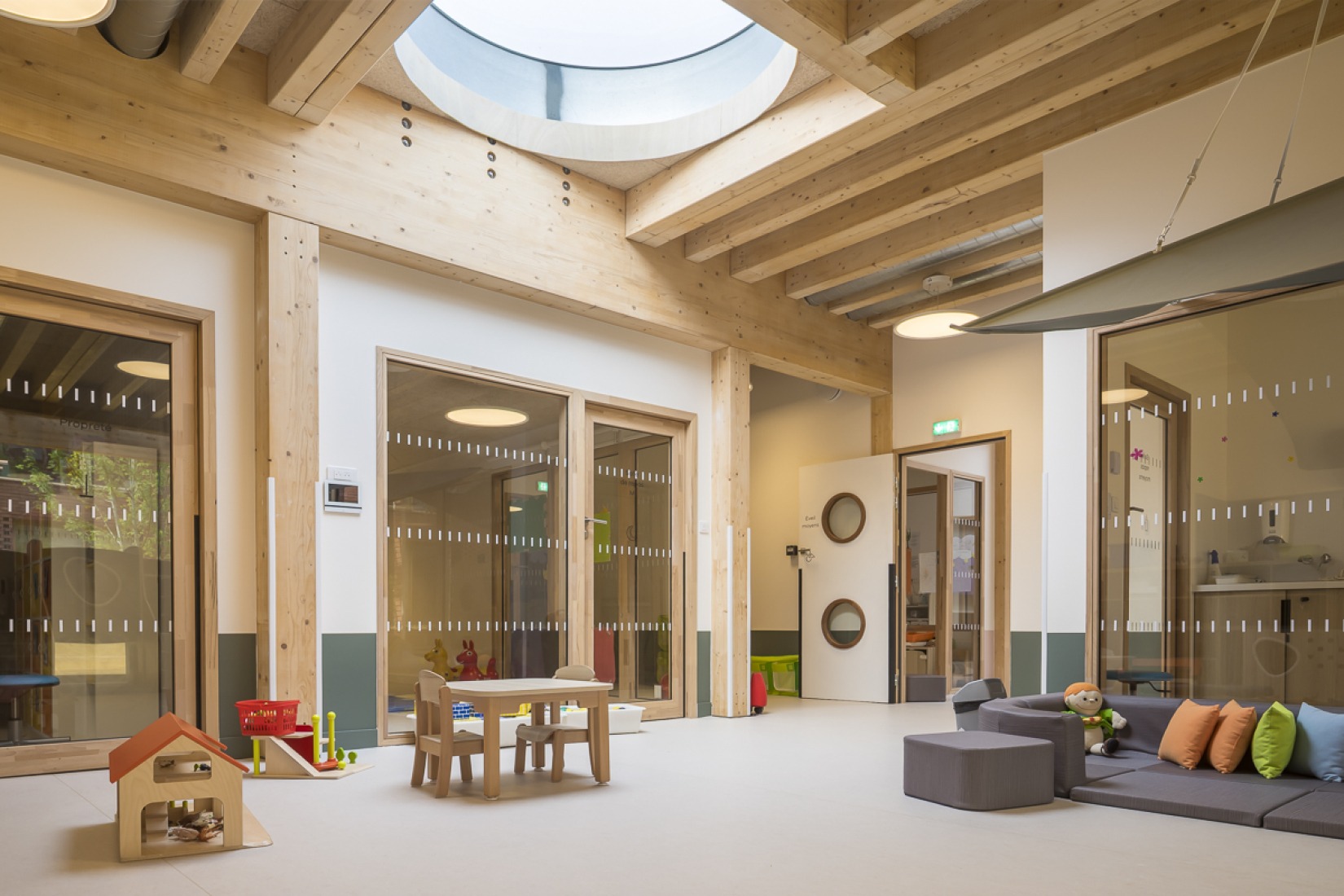Jacques Prévert Public Services Center by HEMAA. Photograph by Sergio Grazia.