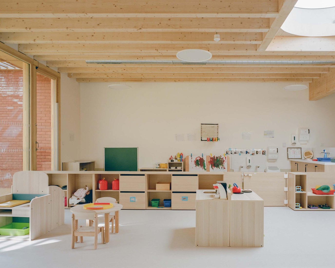 Jacques Prévert Public Services Center by HEMAA. Photograph by Charles Bouchaïb.