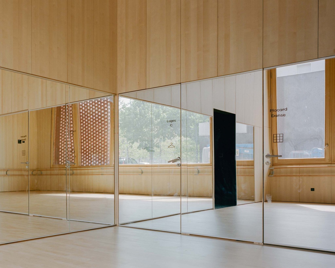 Jacques Prévert Public Services Center by HEMAA. Photograph by Charles Bouchaïb.