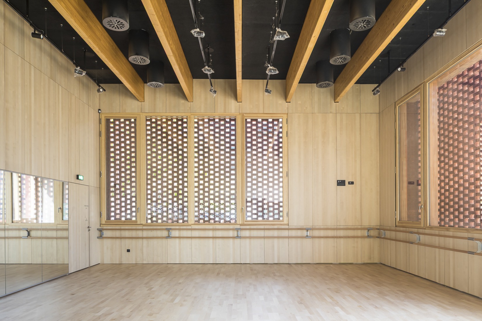 Jacques Prévert Public Services Center by HEMAA. Photograph by Sergio Grazia.