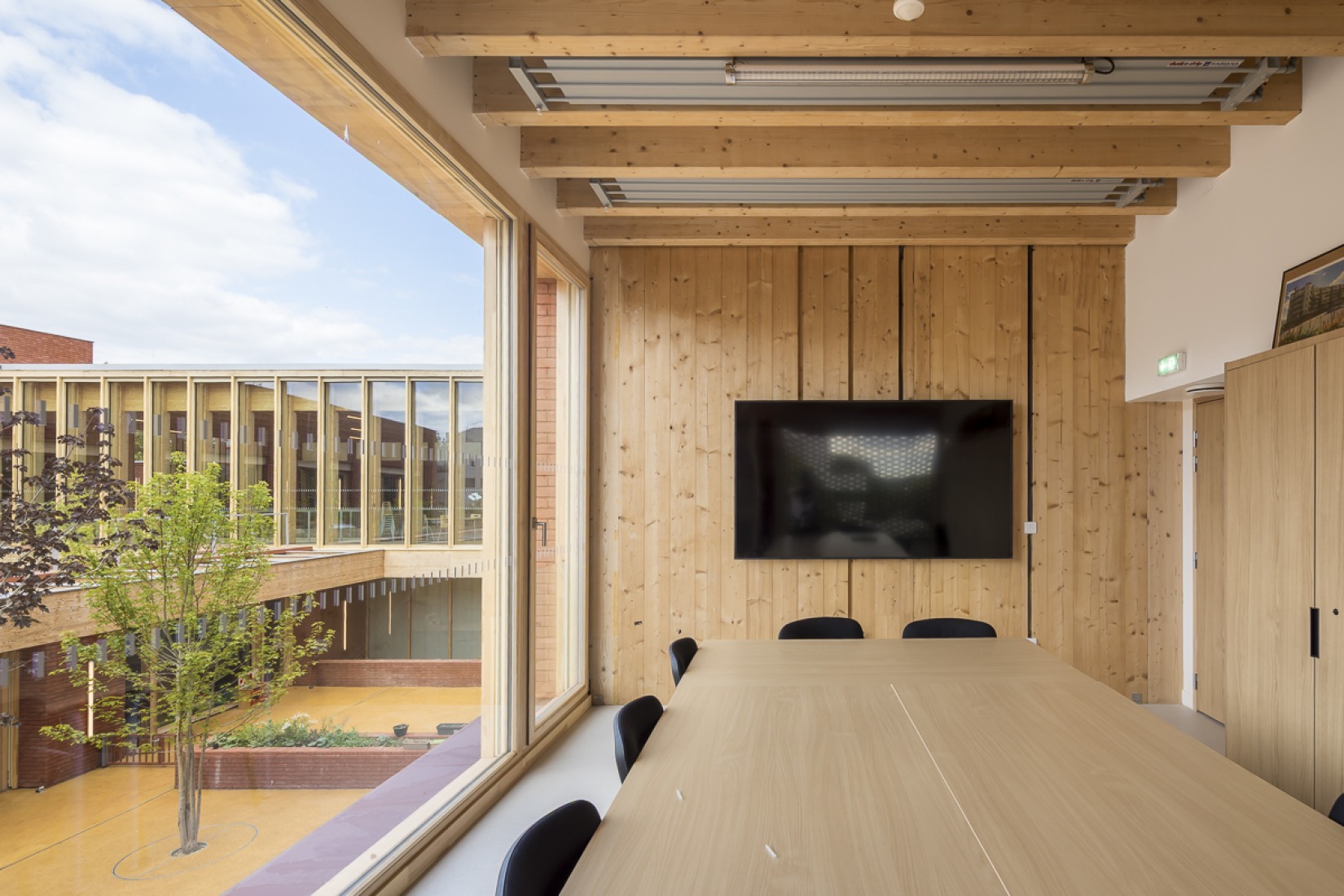 Jacques Prévert Public Services Center by HEMAA. Photograph by Sergio Grazia.
