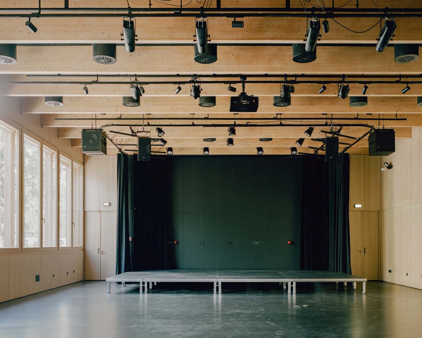Jacques Prévert Public Services Center by HEMAA. Photograph by Charles Bouchaïb.