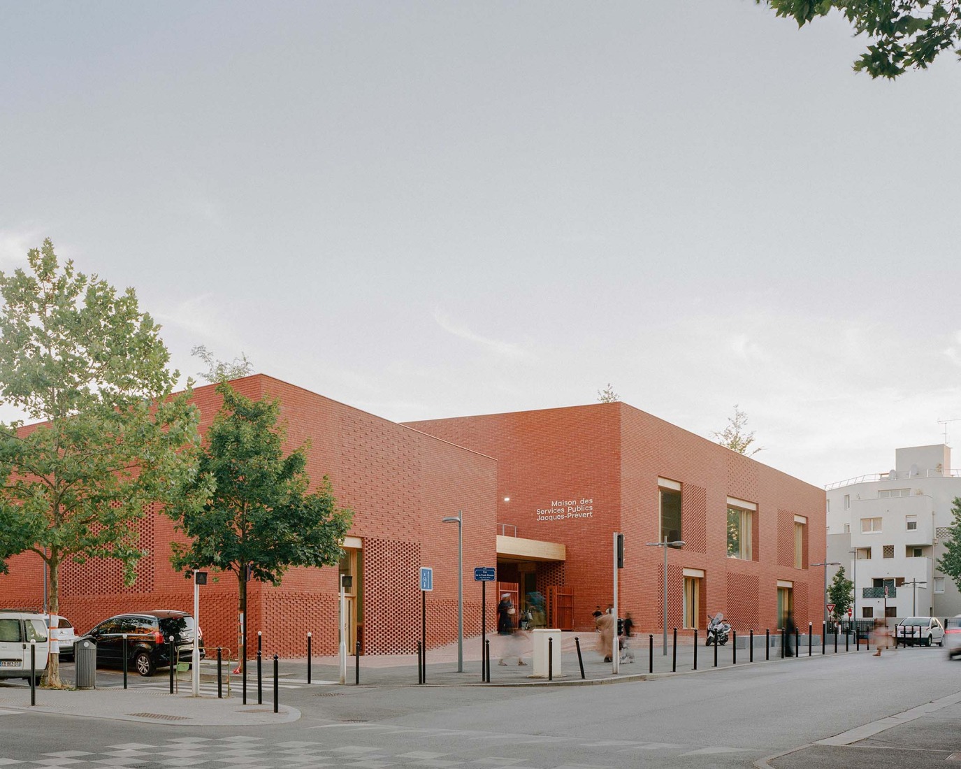 Jacques Prévert Public Services Center by HEMAA. Photograph by Charles Bouchaïb.