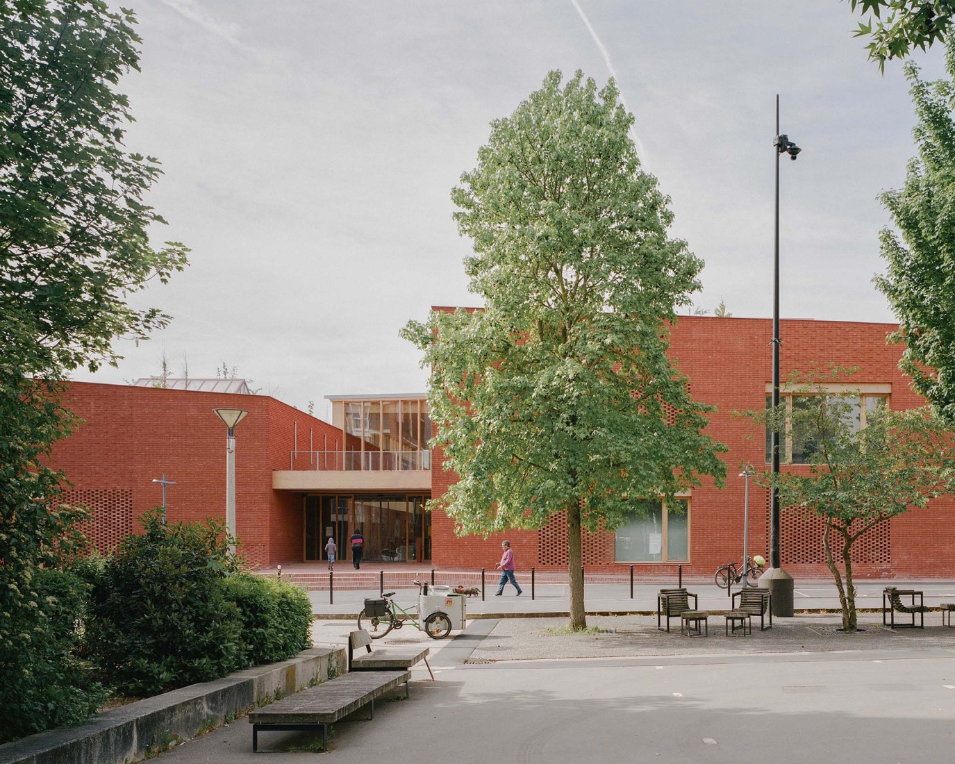 Jacques Prévert Public Services Center by HEMAA. Photograph by Charles Bouchaïb.
