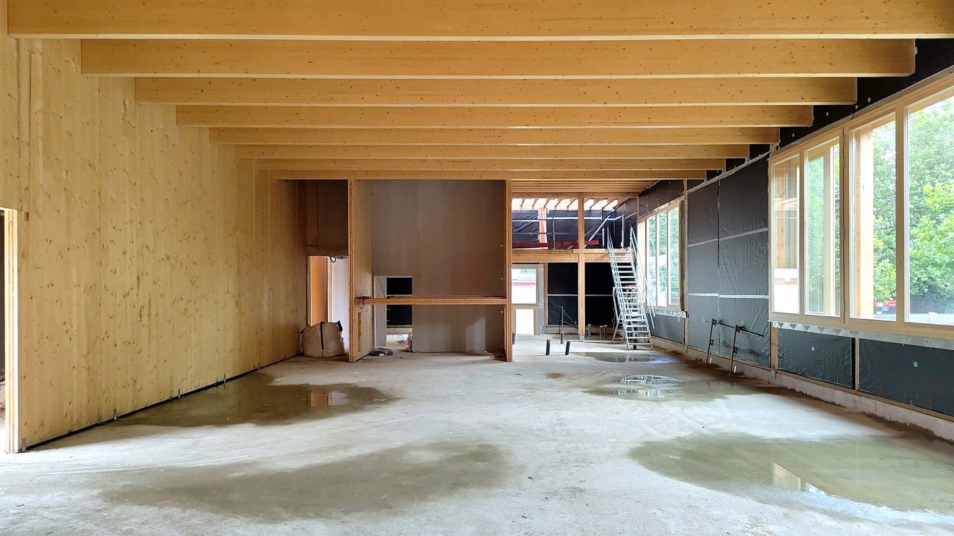Construction process. Jacques Prévert Public Services Center by HEMAA.