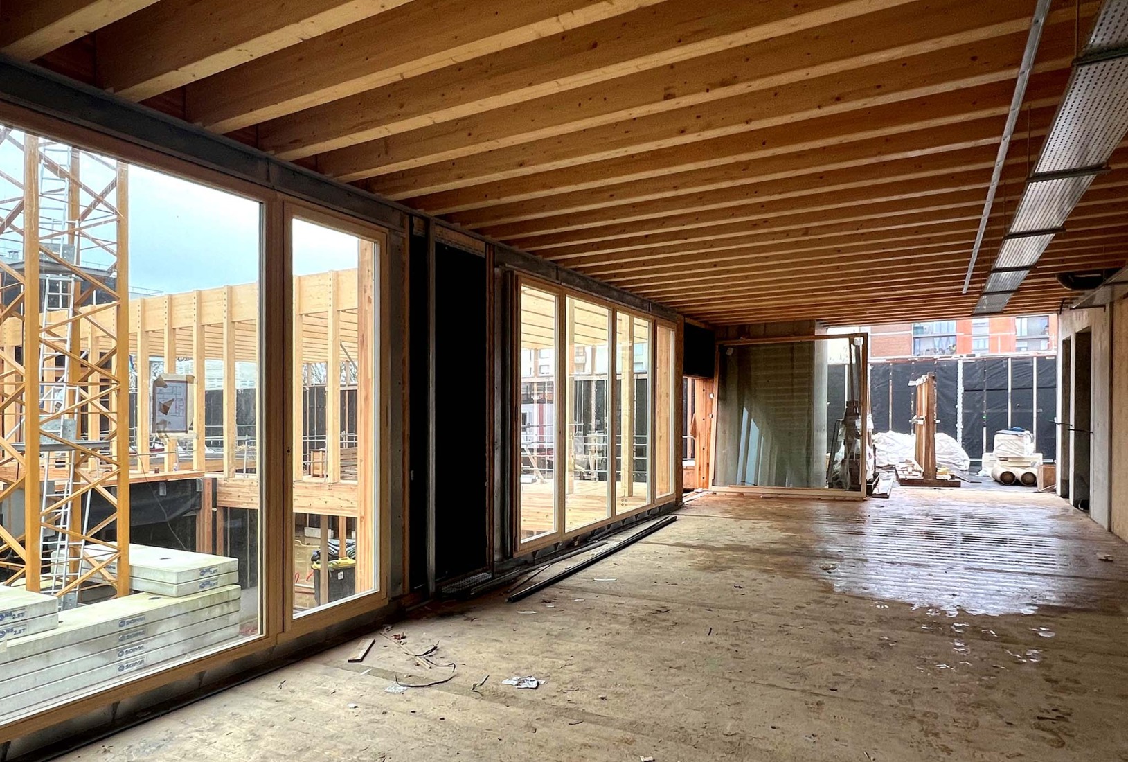 Construction process. Jacques Prévert Public Services Center by HEMAA.
