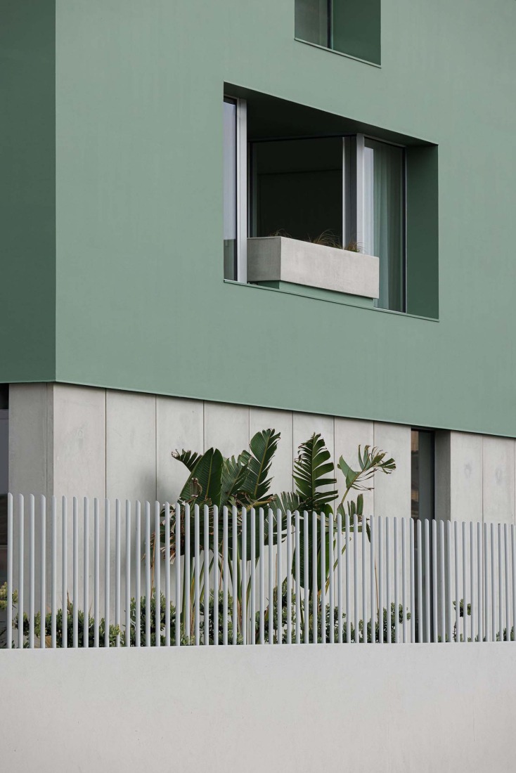 Casa Verde by M2 Senos Arquitectos. Photograph by Ivo Tavares Studio.  