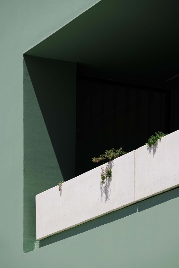 Casa Verde by M2 Senos Arquitectos. Photograph by Ivo Tavares Studio.  