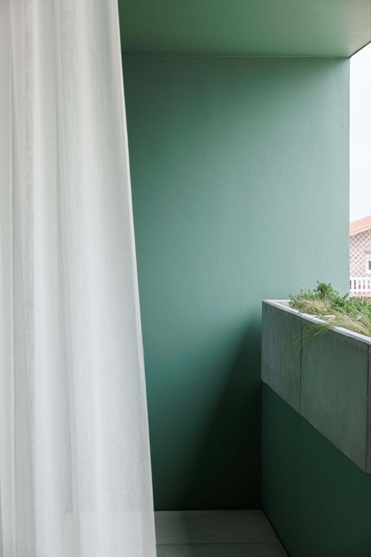 Casa Verde by M2 Senos Arquitectos. Photograph by Ivo Tavares Studio.  