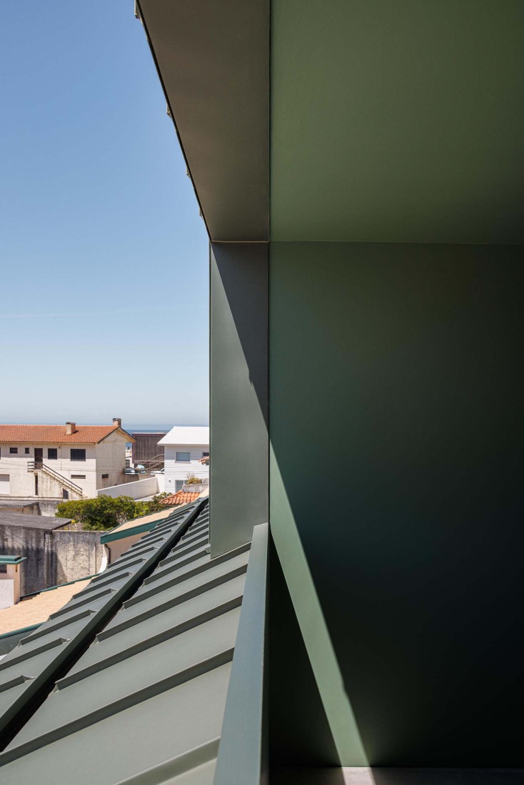 Casa Verde by M2 Senos Arquitectos. Photograph by Ivo Tavares Studio.  