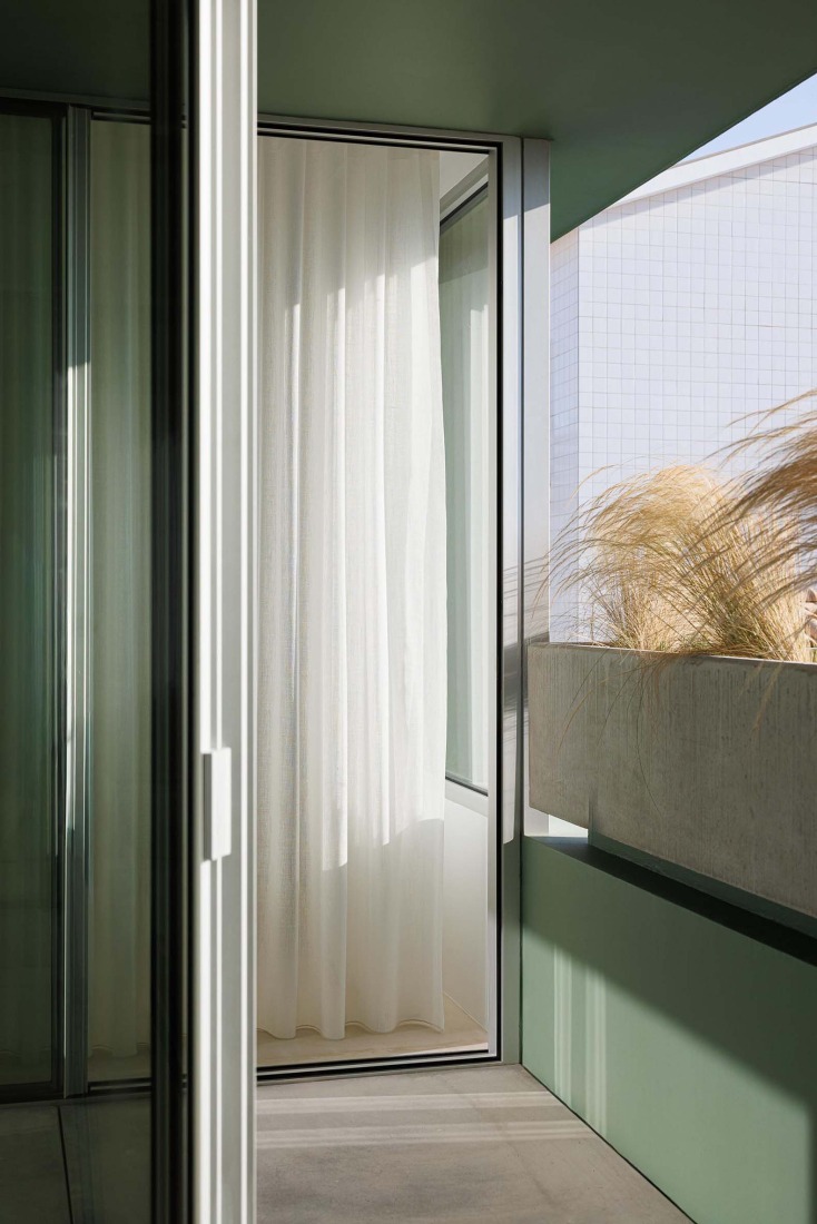 Casa Verde by M2 Senos Arquitectos. Photograph by Ivo Tavares Studio.  
