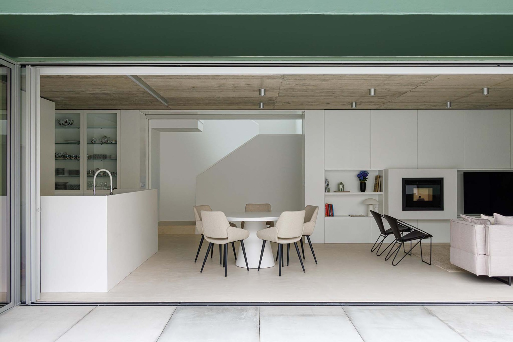 Casa Verde by M2 Senos Arquitectos. Photograph by Ivo Tavares Studio.  