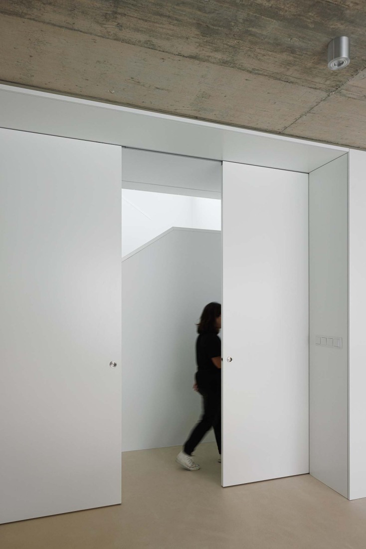 Casa Verde by M2 Senos Arquitectos. Photograph by Ivo Tavares Studio.  