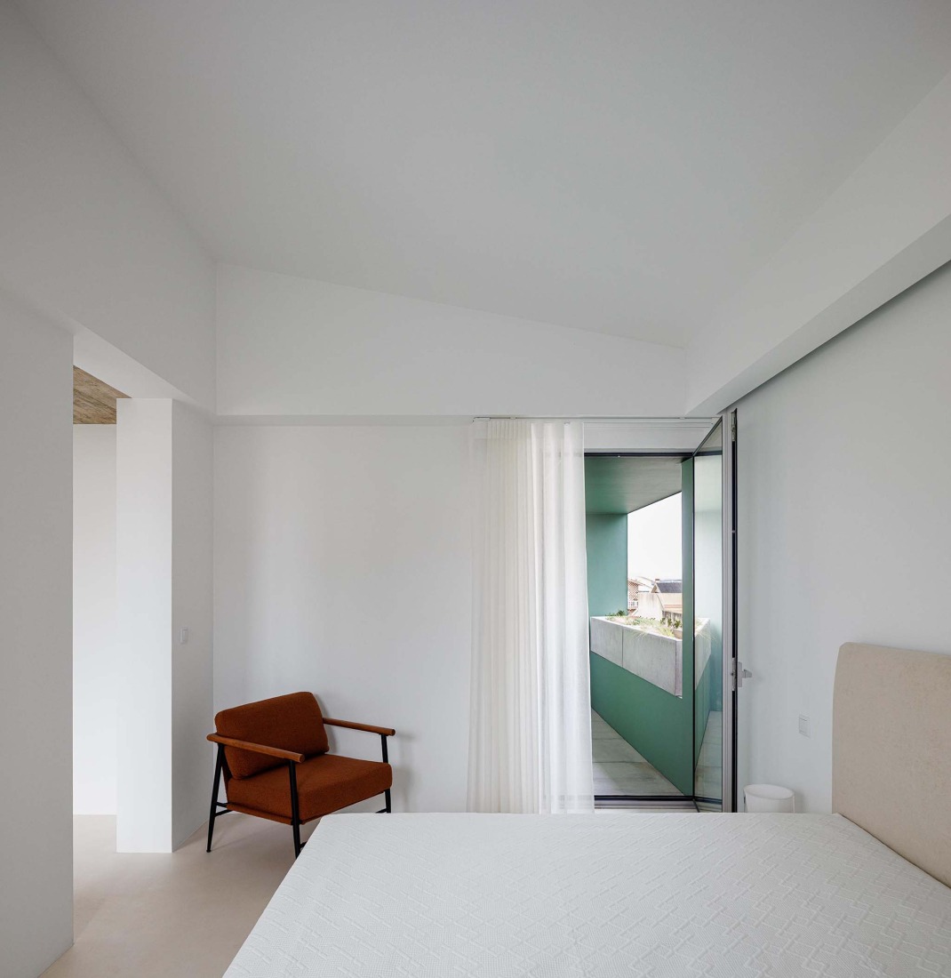 Casa Verde by M2 Senos Arquitectos. Photograph by Ivo Tavares Studio.  