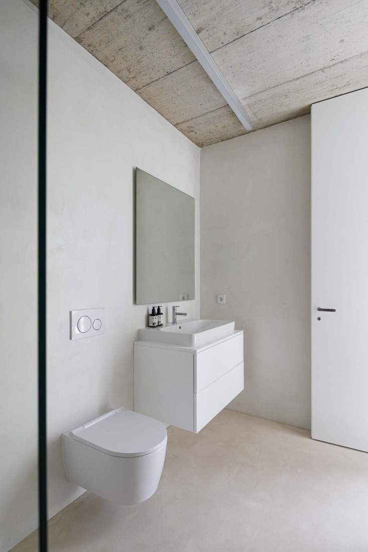 Casa Verde by M2 Senos Arquitectos. Photograph by Ivo Tavares Studio.  