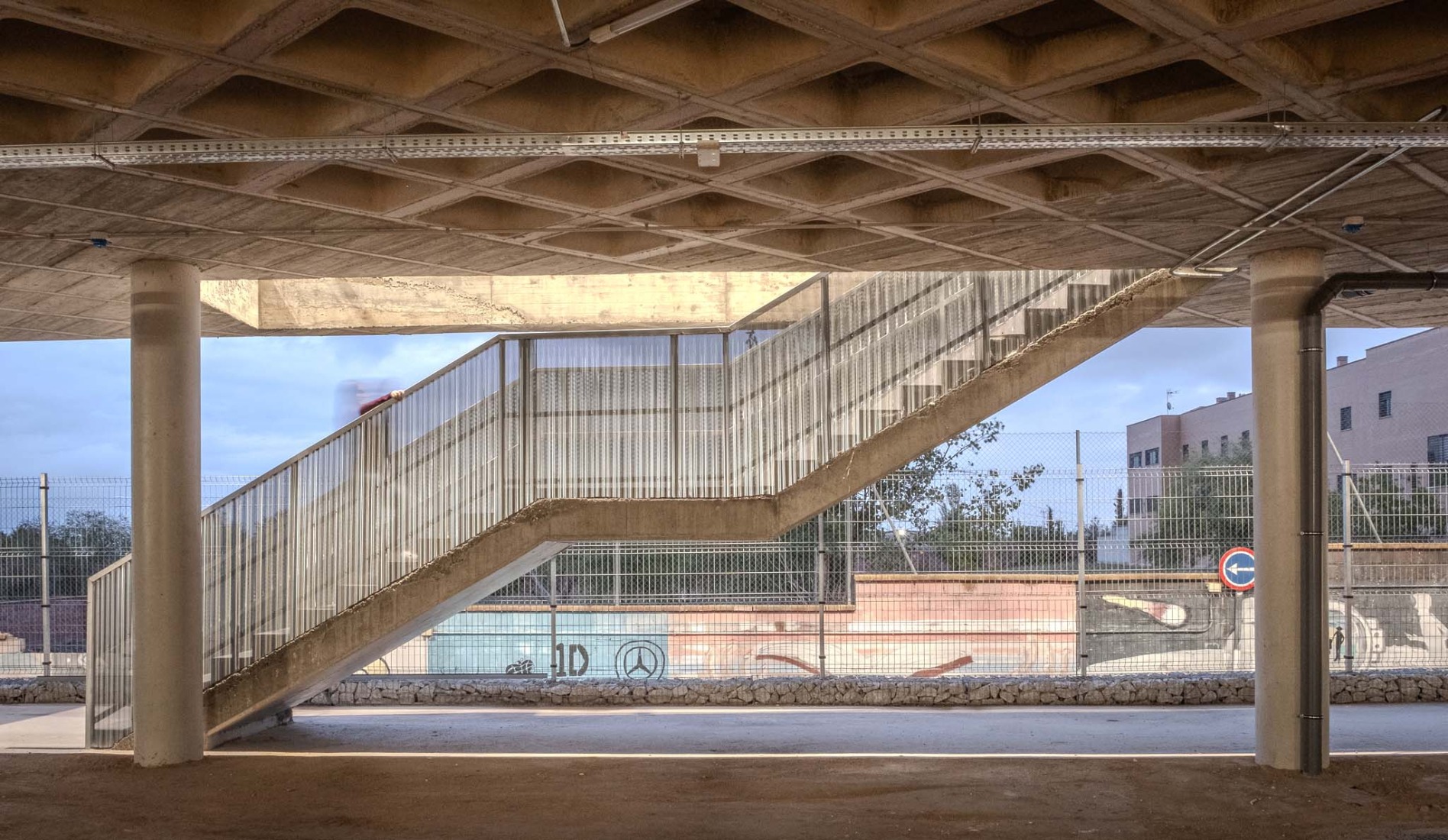 Renovation and expansion of the Ideo School by MH10. Photograph by Manuel Andrade.
