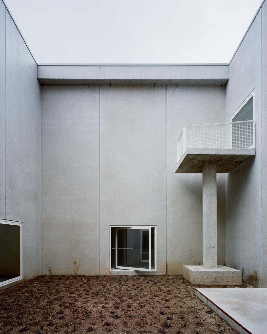 Corcet Headquarters Building by Nuno Melo Sousa. Photograph by Francisco Ascensão.