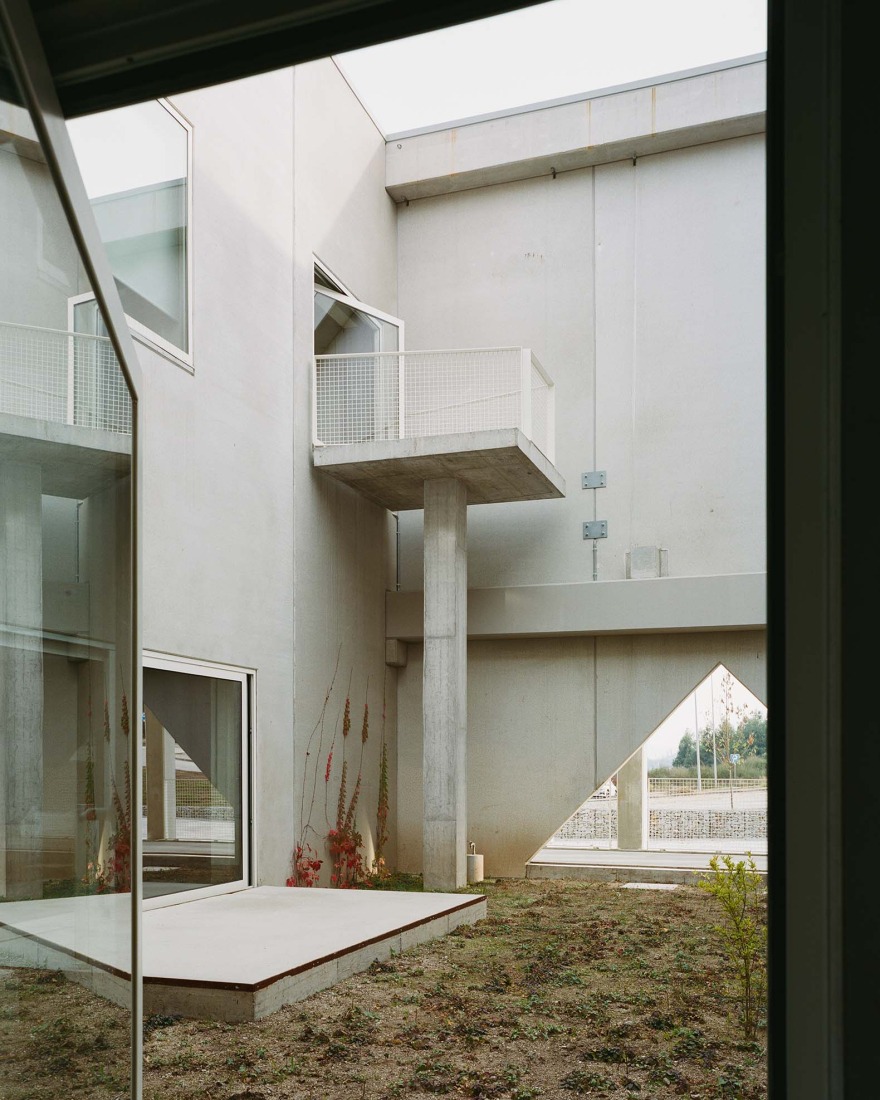 Corcet Headquarters Building by Nuno Melo Sousa. Photograph by Federico Farinatti. 