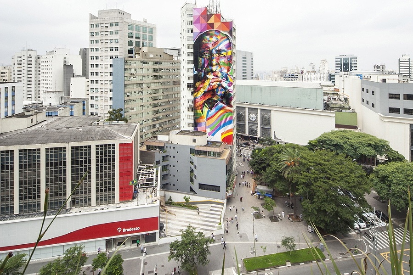 Primeros trabajos. Mural Niemeyer por Eduardo Kobra. Fotografía por  Eduardo Kobra.