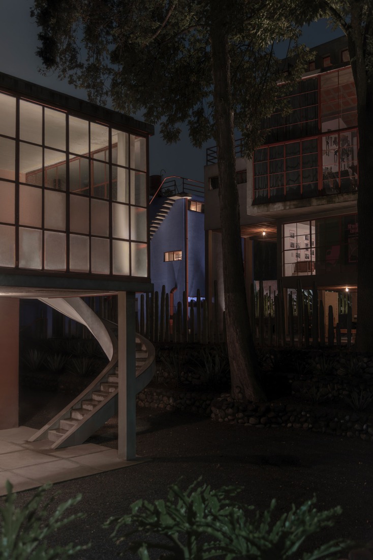 Una visión nocturna del Museo Casa Estudio Diego Rivera y Frida Kahlo. Fotografía por Jacobo Monsalve.