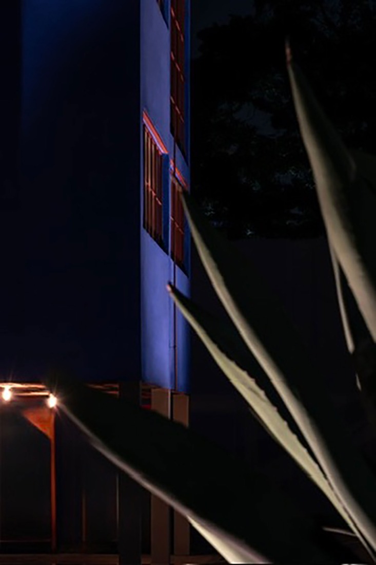 Una visión nocturna del Museo Casa Estudio Diego Rivera y Frida Kahlo. Cortesía de Birot Lighting.