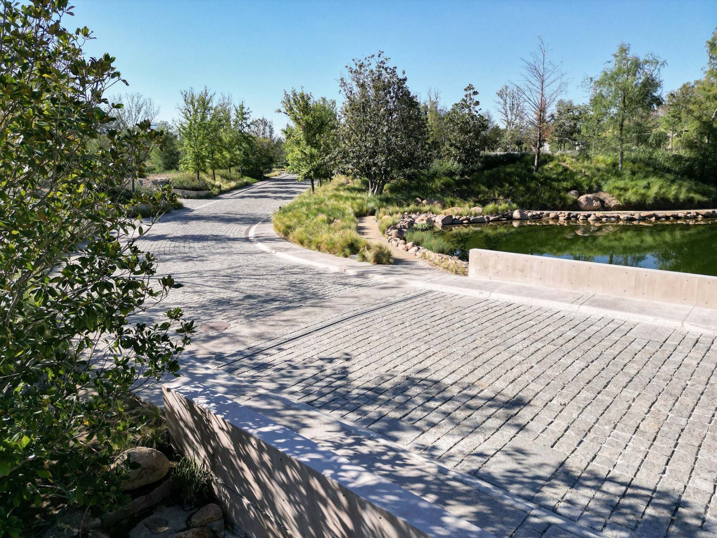 Detail of cobblestone streets. Bosquet by Perimetral + AE Arquitectos. Photograph by Jesús López Cinco.