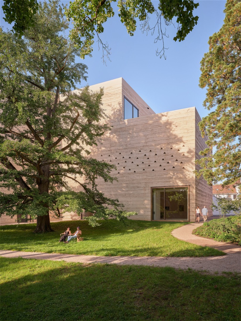 El conjunto ampliado de la Fundación Beyeler, Museo Wyss por Atelier Peter Zumthor. Fotografía por Mark Niedermann.