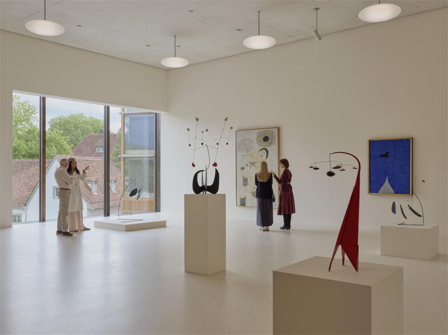 El conjunto ampliado de la Fundación Beyeler, Museo Wyss por Atelier Peter Zumthor. Vista de la instalación «Constellations». Fotografía por Mark Niedermann.