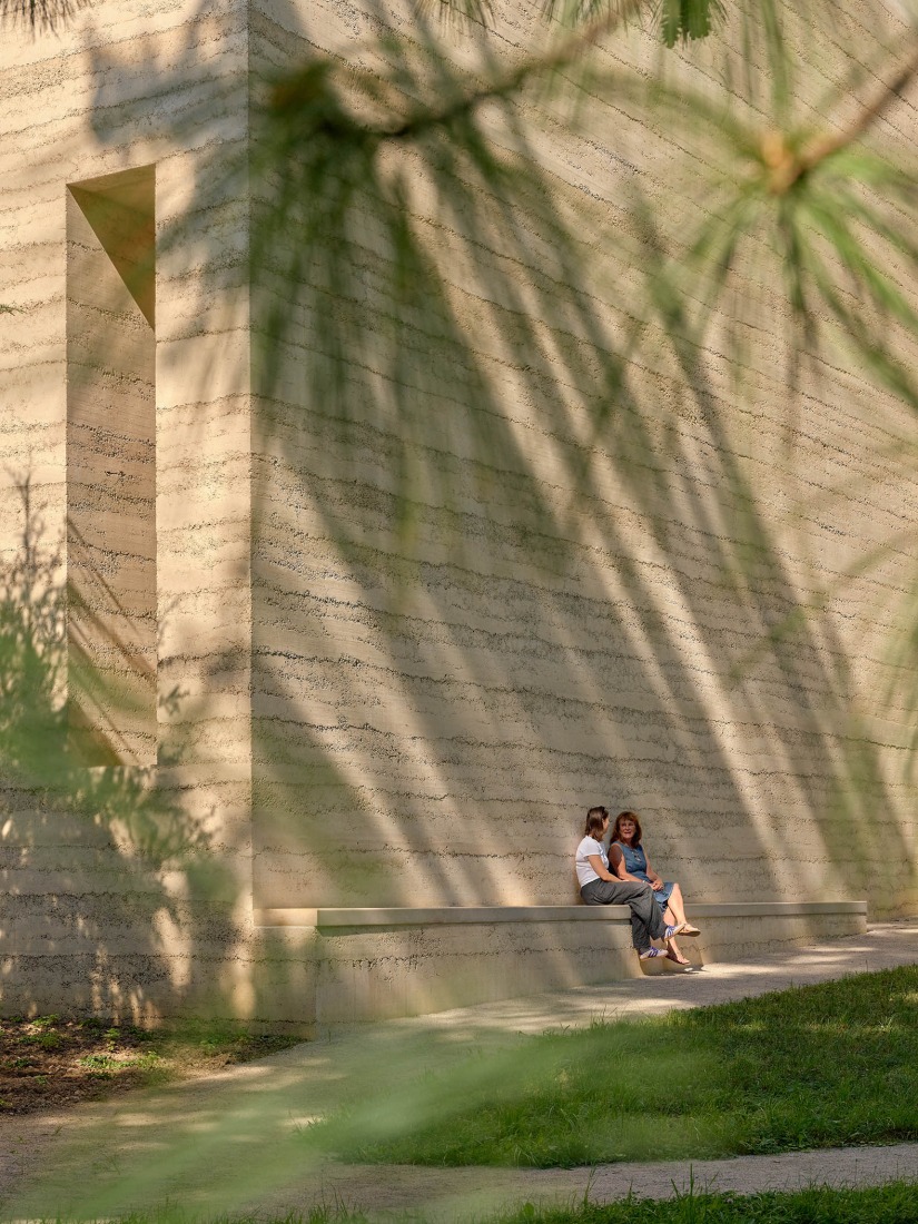 El conjunto ampliado de la Fondation Beyeler, Museo Wyss por Atelier Peter Zumthor. Fotografía por Mark Niedermann.
