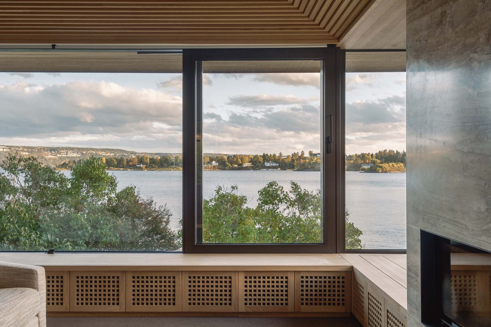 Cabin Ostøya by R21 Arkitekter. Photograph by Ruben Ratkusic.