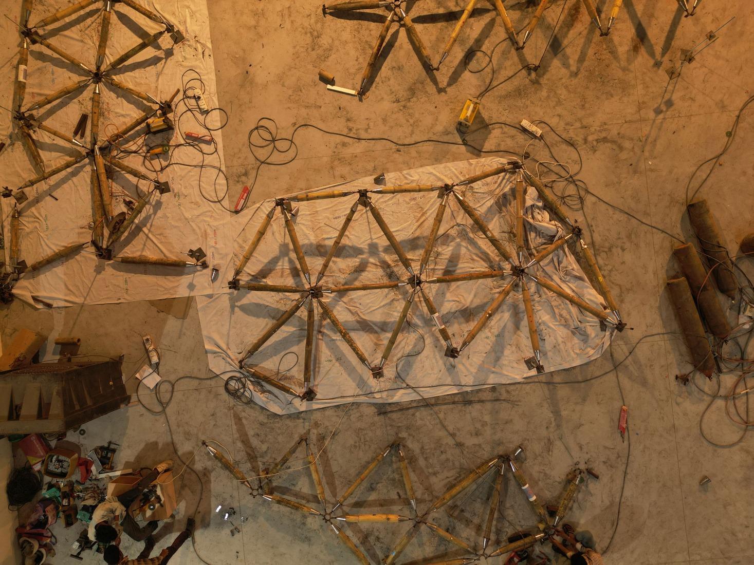 Proceso constructivo. El Escudo Pangolín por Studio Saar + Atelier One.