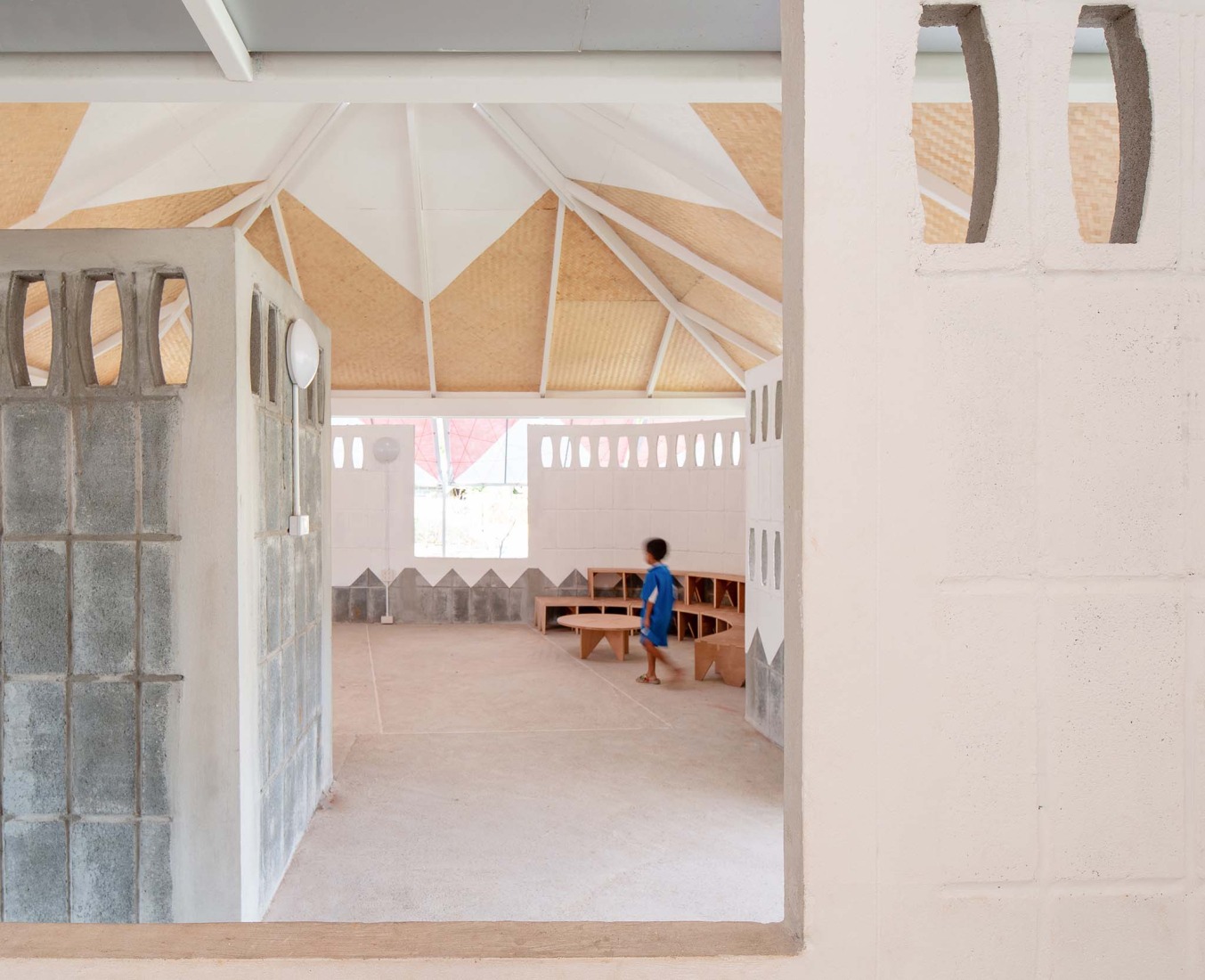 Bang Nong Saeng Kindergarten by Sarquella Torres Architects. Photograph by Beer Singnoi.