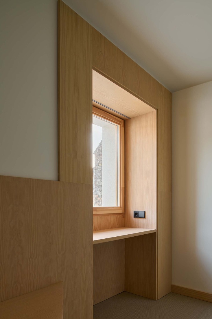 Hotel en Sigüés por Sebastián Arquitectos. Fotografía por Iñaki Bergera.