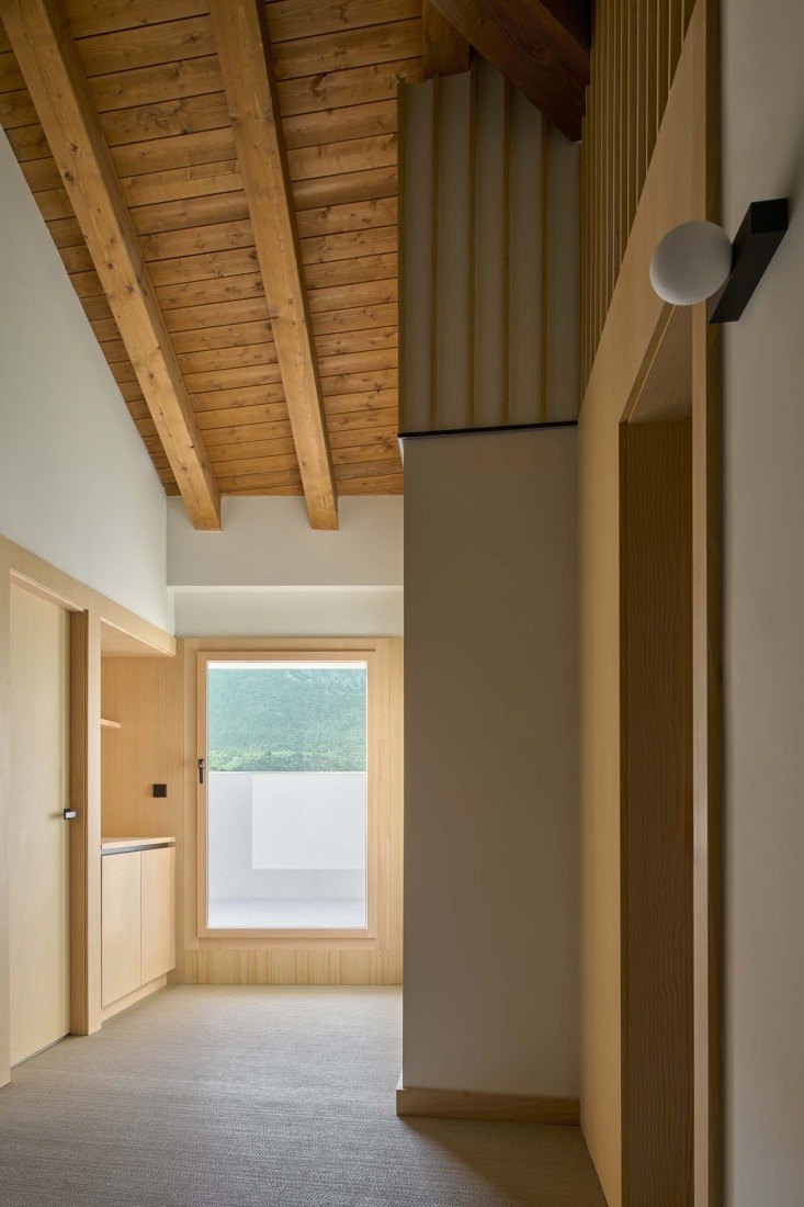 Hotel en Sigüés por Sebastián Arquitectos. Fotografía por Iñaki Bergera.