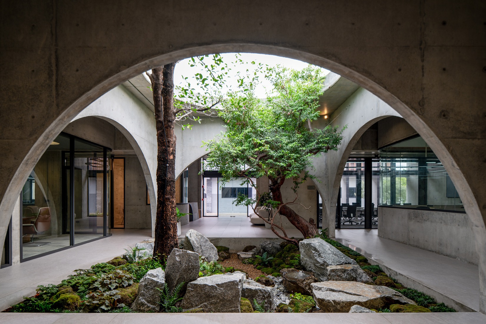 Courtyard. Novolife HQ Office by Studio Krubka. Photograph by Weerapon Singnoi.