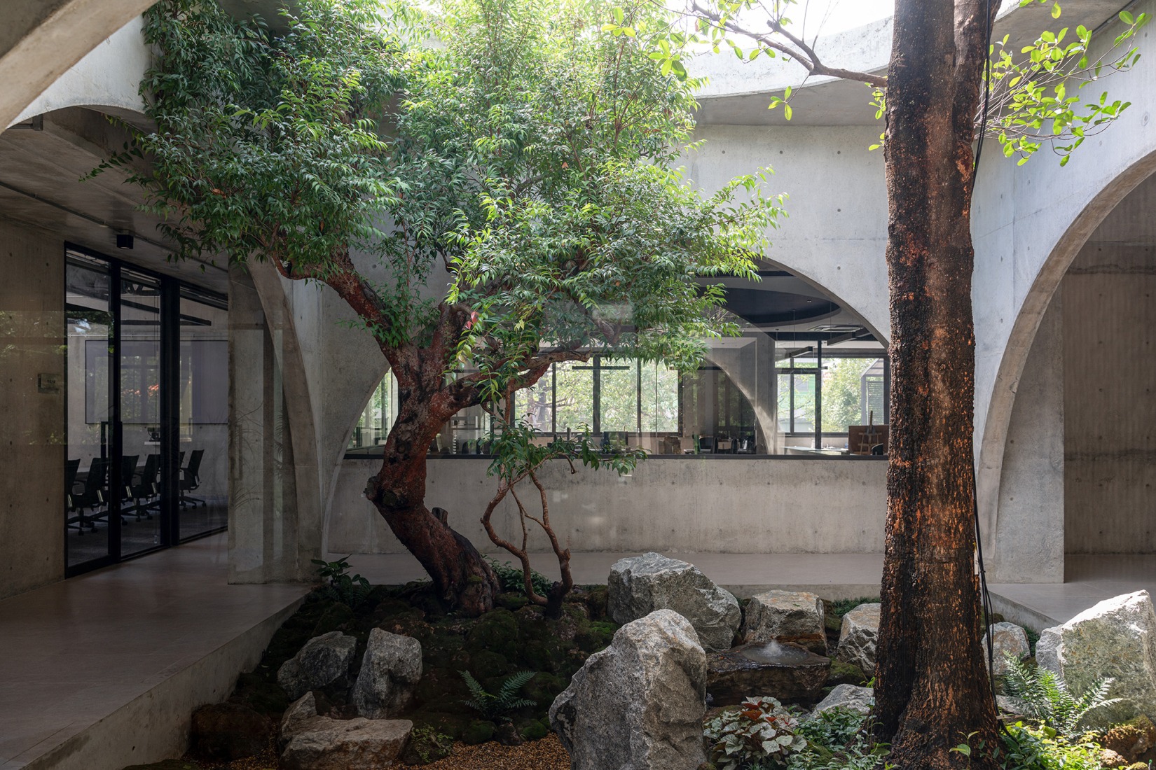 Courtyard. Novolife HQ Office by Studio Krubka. Photograph by Weerapon Singnoi.