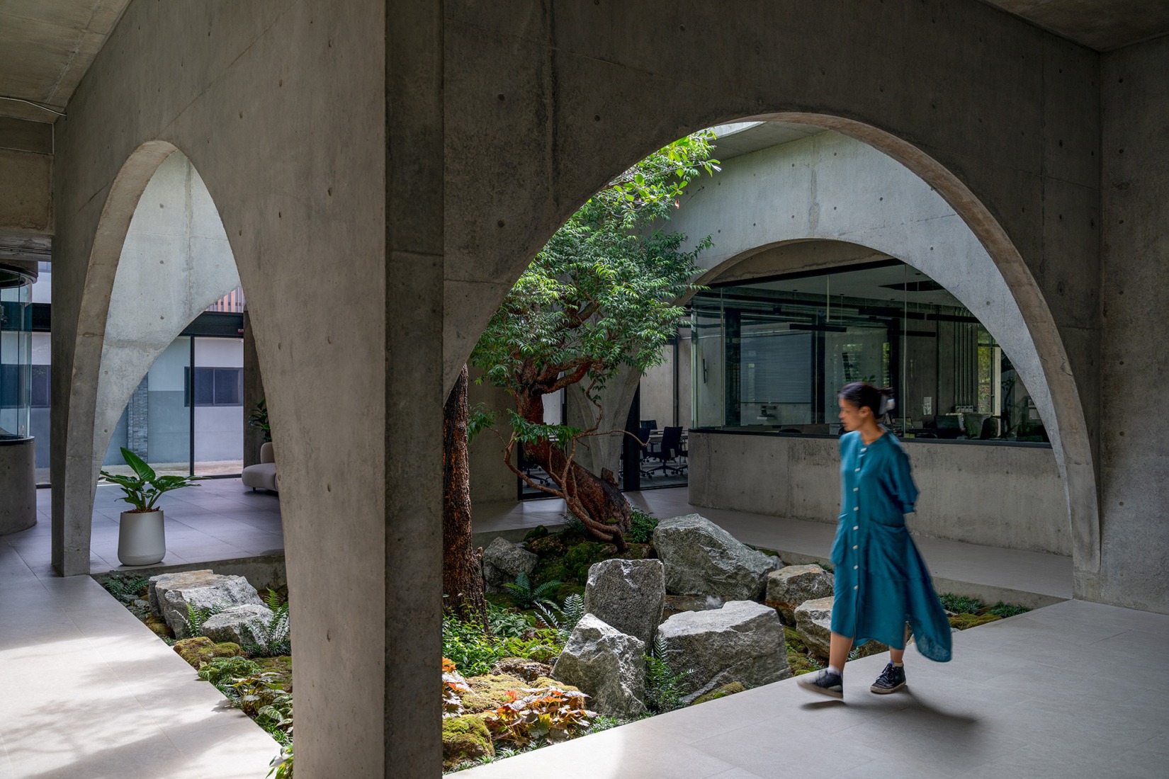 Courtyard. Novolife HQ Office by Studio Krubka. Photograph by Weerapon Singnoi.