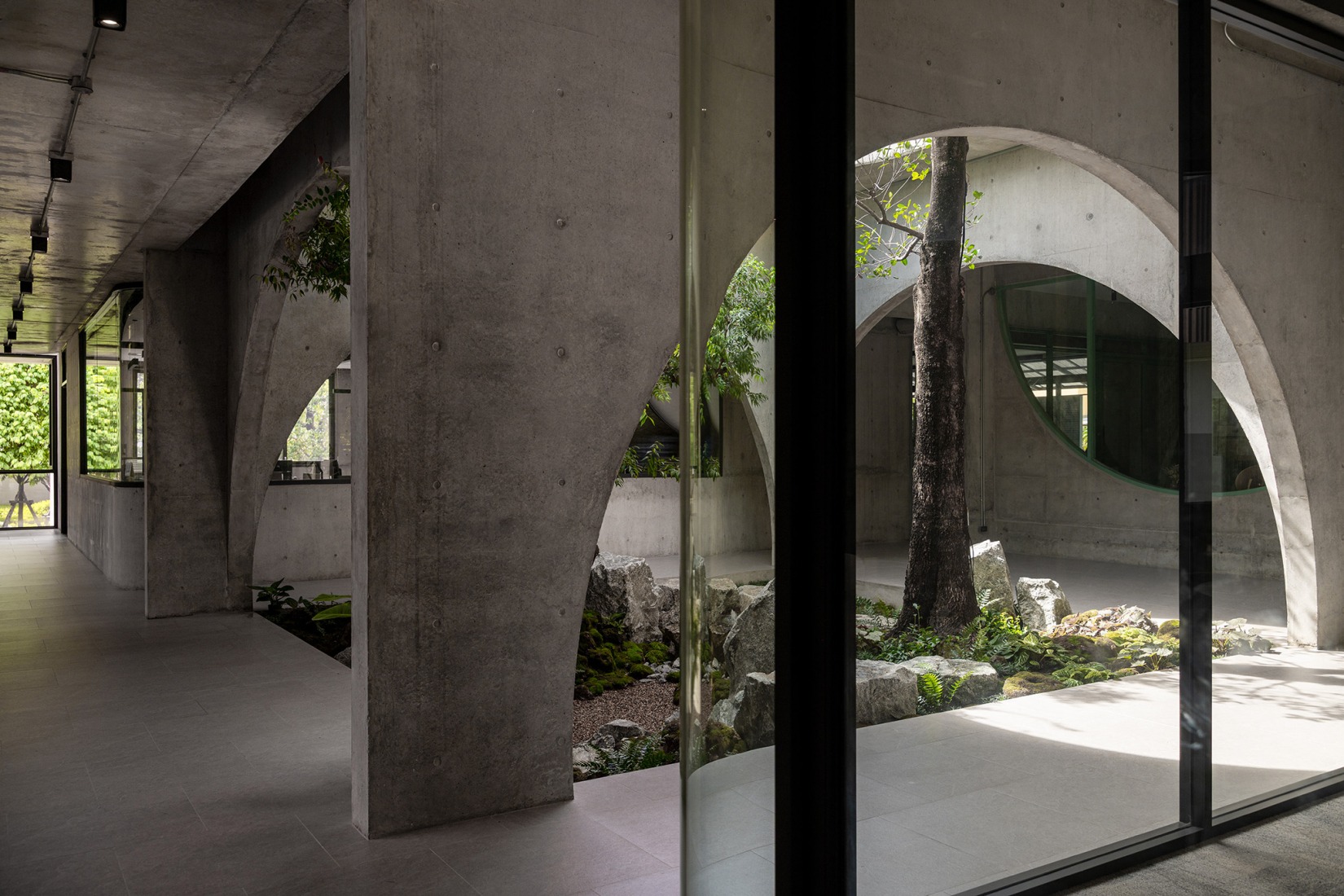 Courtyard. Novolife HQ Office by Studio Krubka. Photograph by Weerapon Singnoi.