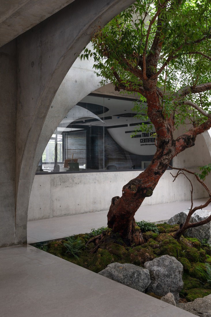 Courtyard. Novolife HQ Office by Studio Krubka. Photograph by Weerapon Singnoi.